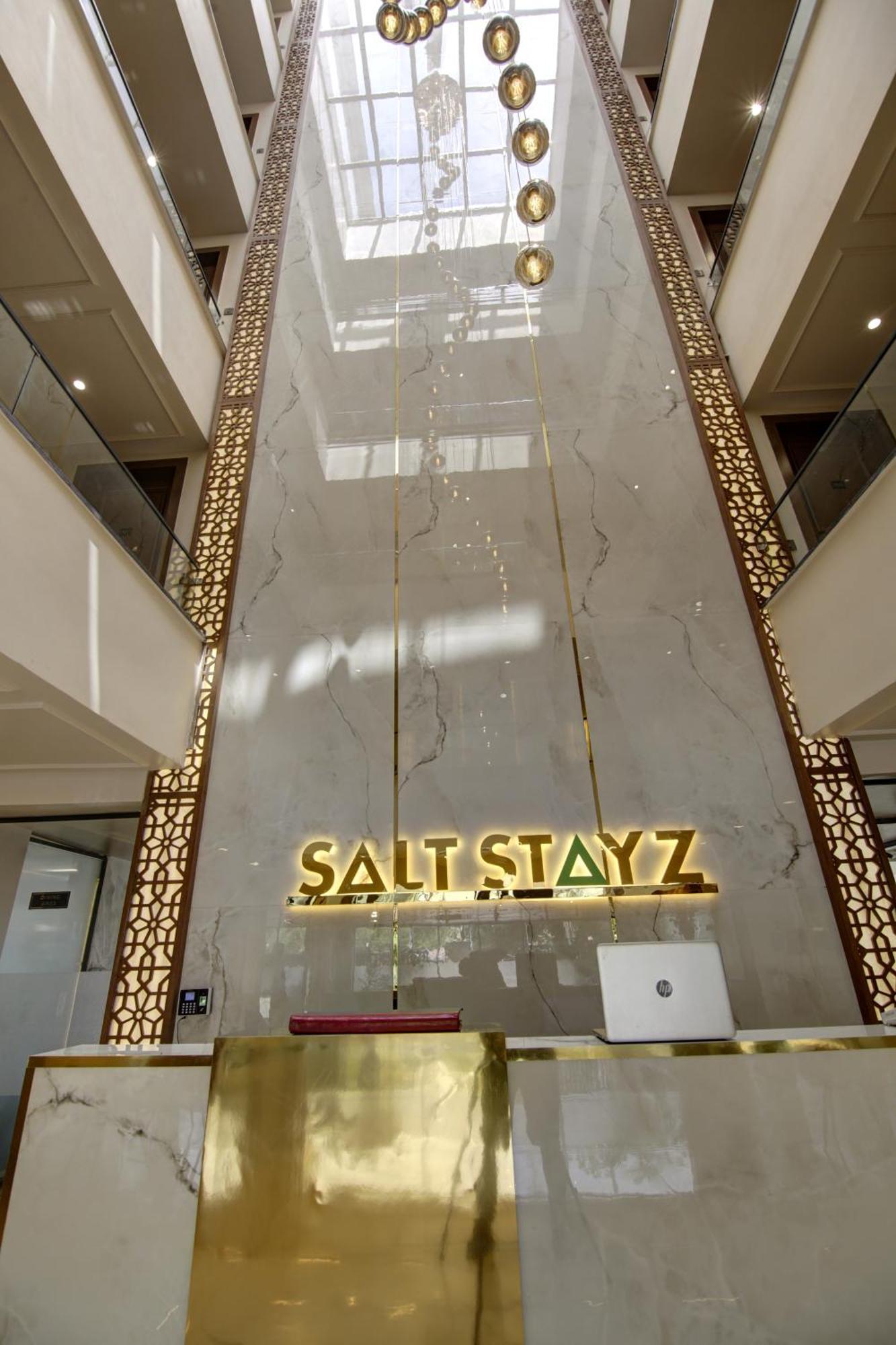 Saltstayz Premier - Near Golf Course Road & Sector 57 グルガウン エクステリア 写真